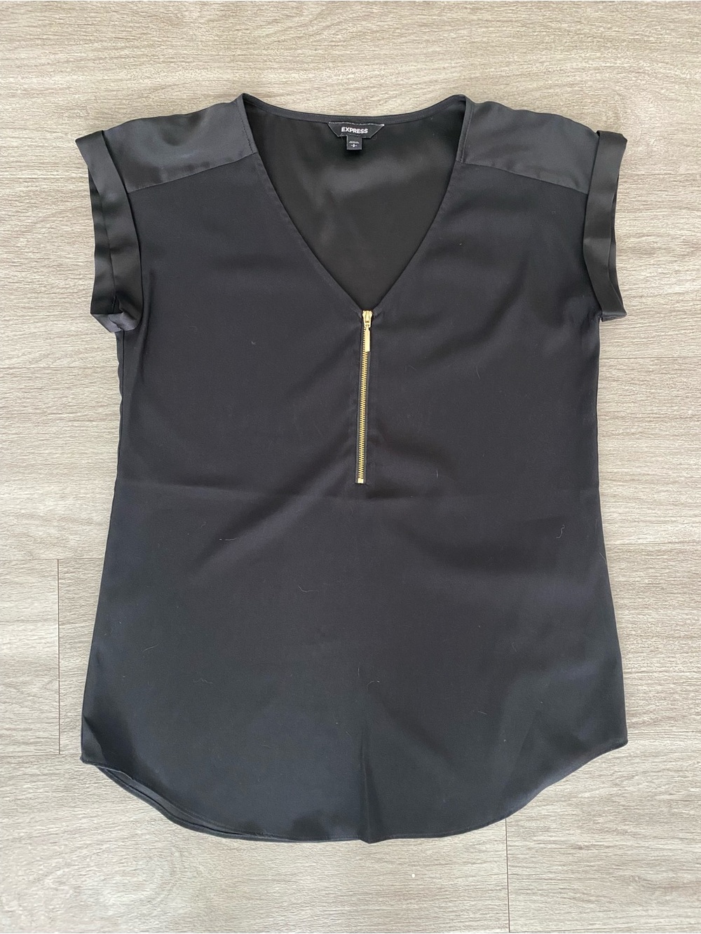 Express Black V-Neck Short Sleeve Cuff Blouse with Gold Zip Women’s Small